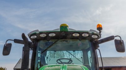 John Deere traktor med N sensor og GPS kule